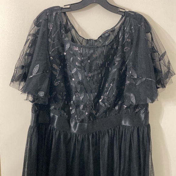 Formal dress with sequins - Picture 6 of 8